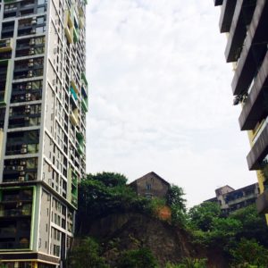 Chongqing - altes Haus vs. neue Hochhäuser